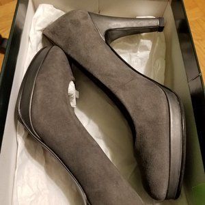 New Bandolino Gray Suede platform pumps.